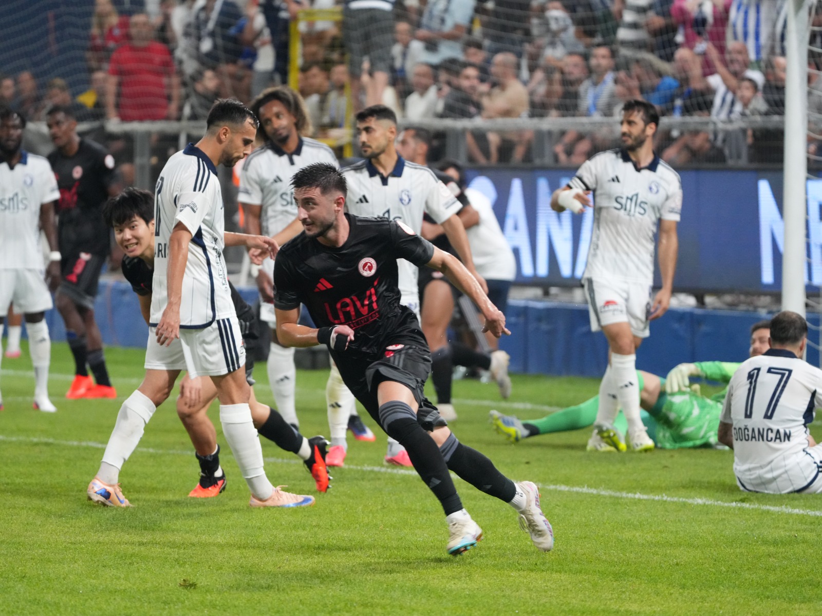 PETROLSPOR SARIYER’İ DEPLASMANDA DEVİRDİ!