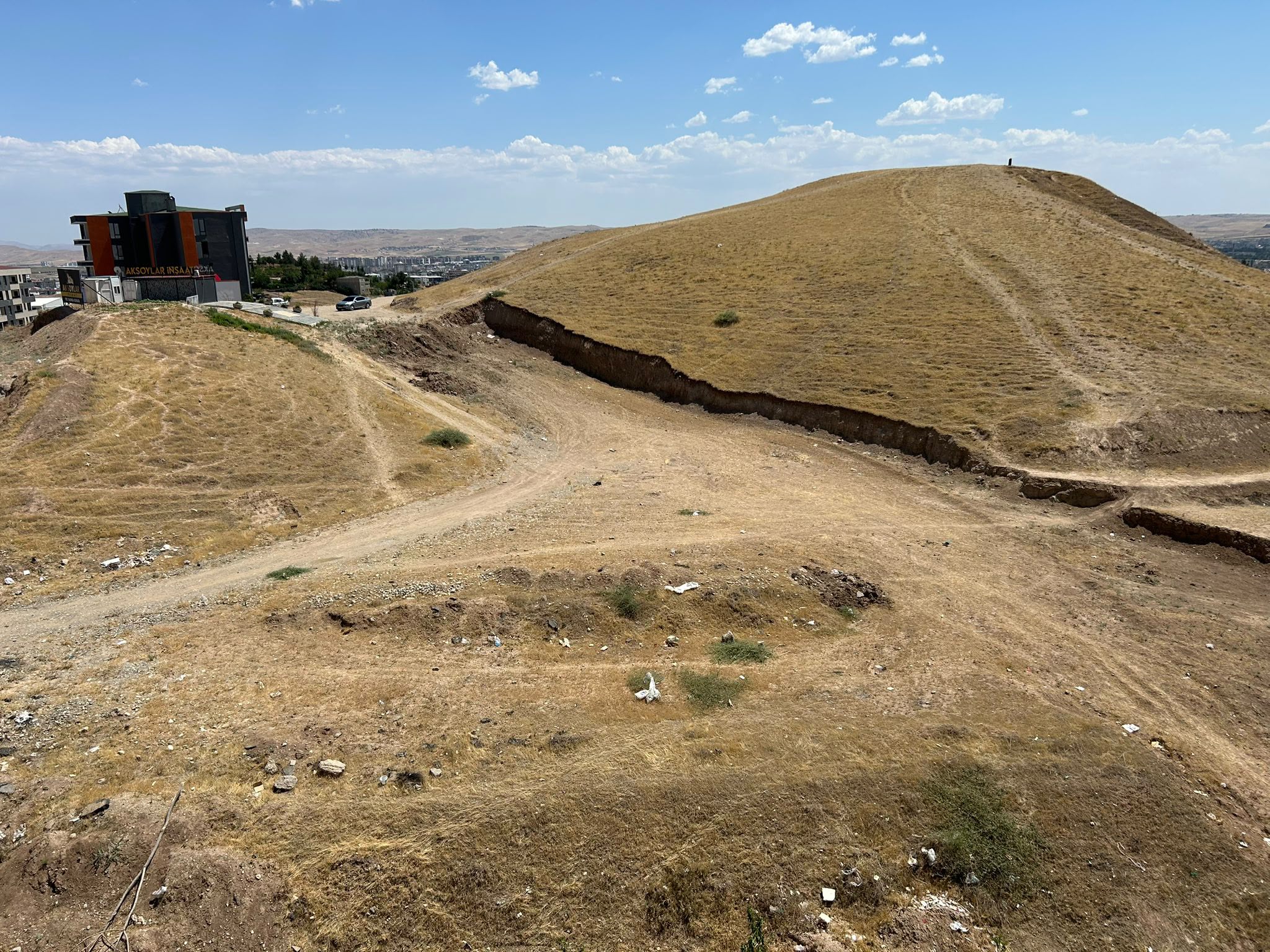 ÇAMLITEPE MAHALLESİ’NDE ATIL ALAN İÇİN YOL, PARK VE AYDINLATMA TALEBİ