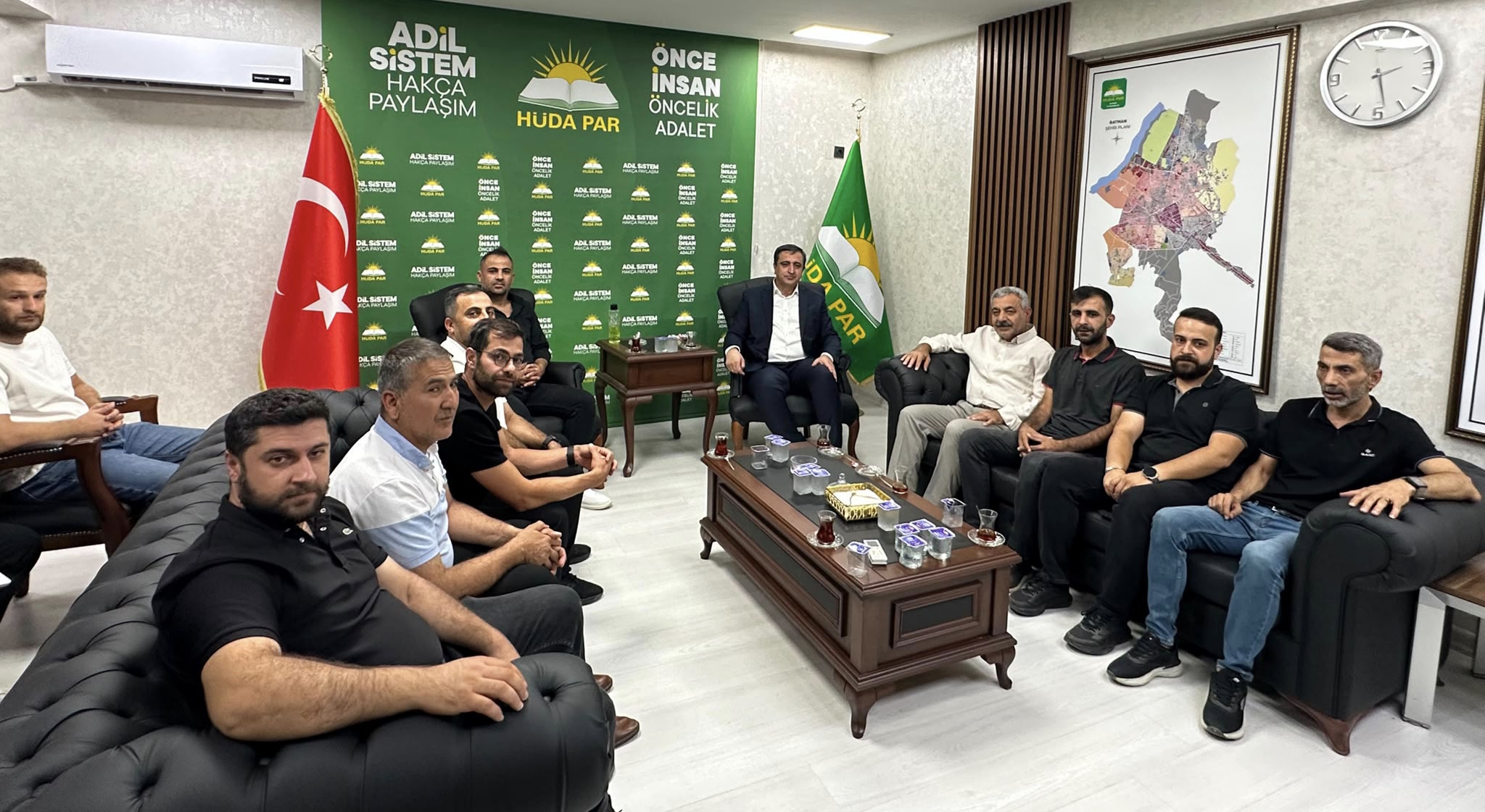 DAVET SALONU İŞLETMECİLERİNDEN HÜDA PAR’A MAĞDURİYET ZİYARETİ