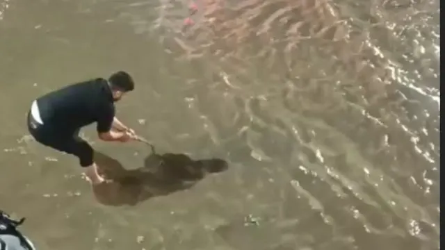 Batman’da Sağanak Yağış Caddeleri Göle Çevirdi